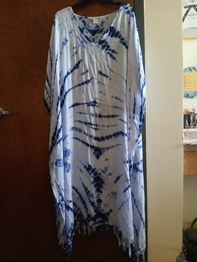 NWOT/ CUTE OPTIONS tye dye embroidered kaftan